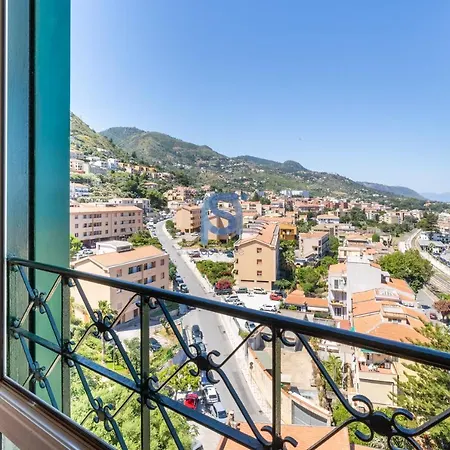 Panorama - Self Check In 4* Чефалу