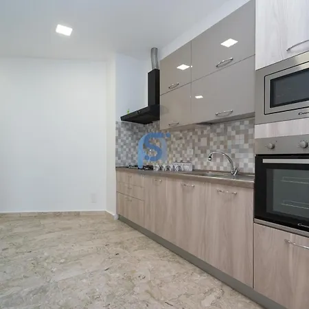 Panorama - Self Check In 4* Чефалу