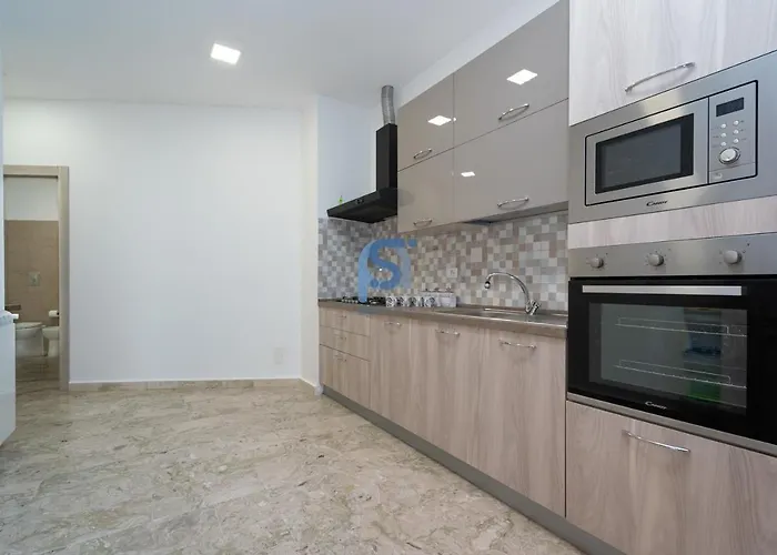 Panorama - Self Check In 4* Чефалу